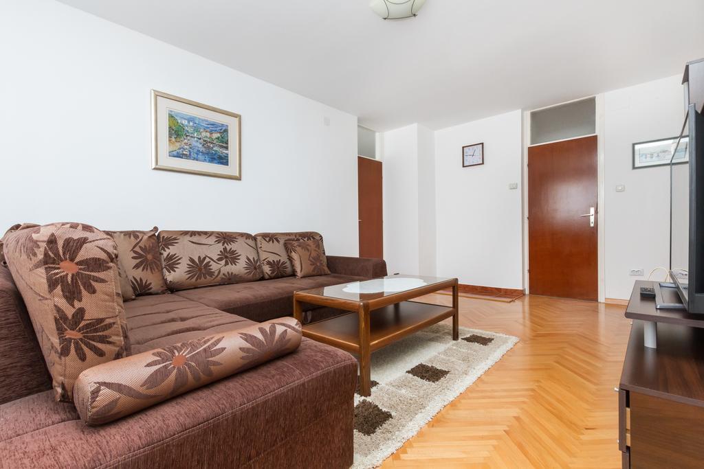 Comfortable Apartment Split Bilik gambar